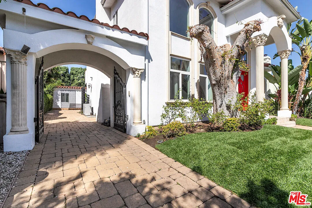 3 bed, 3.0 bath, 2487 sqft, $8,500 — Photo 4