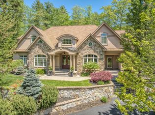 61 Riddle Dr, Bedford, NH 03110