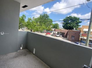 990 SW 4th St #5, Miami, FL 33130