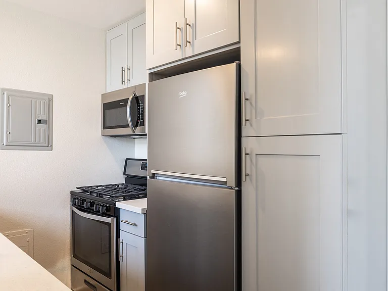 Windward Village Apartments — Photo 18