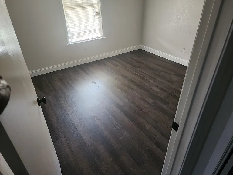1000 E Tucker St — Photo 8