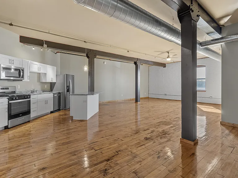 225 E 2nd St #202 — Photo 1