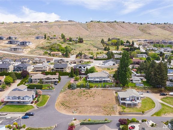 3rd image of 2716 Angel Ln