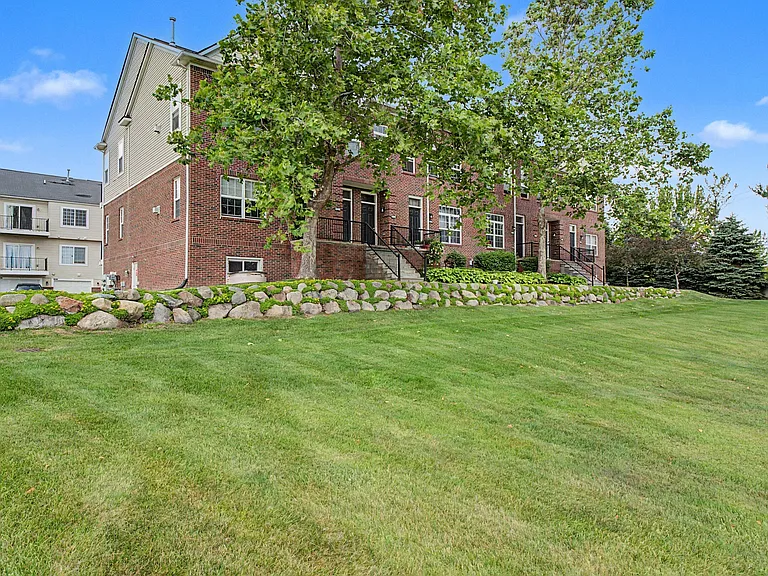 43018 Burlington Dr — Photo 42