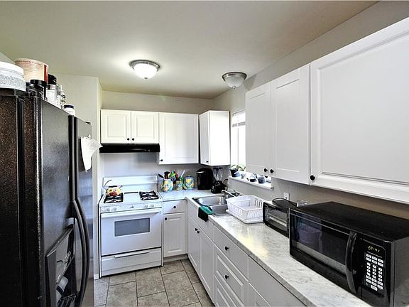 3rd image of 818 N 13th Pl