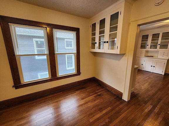 4th image of 2033 Robin St #Up