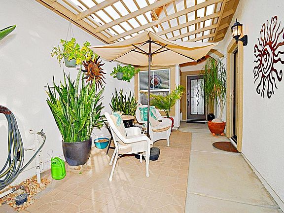 4th image of 912 Tierra Ln