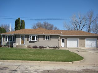 212 E Harrison St, New Hampton, IA 50659