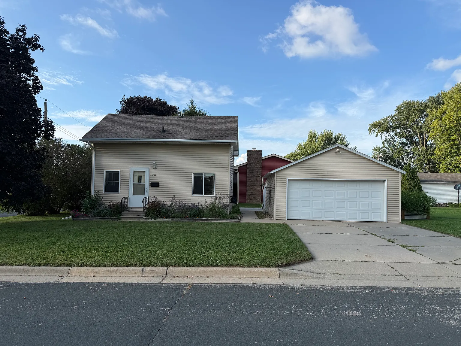 3 bed, 1100 sqft, $1,850 — Photo 1