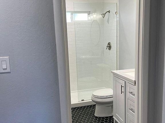 4th image of 680 N Green St APT 408