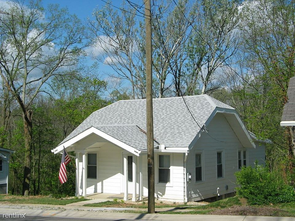 1 Exterior - Charming Cottage May 2014