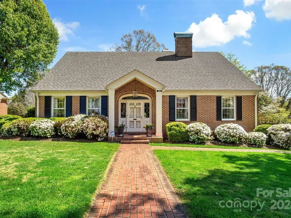 314 N Garden St, Marion, NC 28752