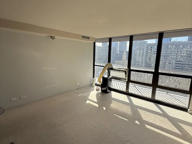 10 E Ontario Condos — Photo 27