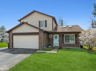 396 Laguna Ct, Carol Stream, IL 60188