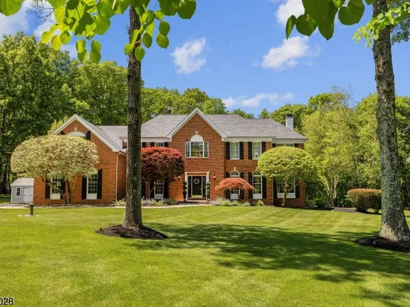 49 Ascot Dr, Washington Twp., NJ 07853