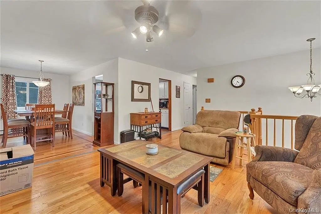 4 bed, 2.0 bath, 1824 sqft, $3,700 — Photo 3