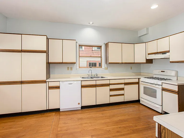 1408 W Washington St — Photo 9