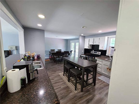 3rd image of 3666 Buttercup Ln