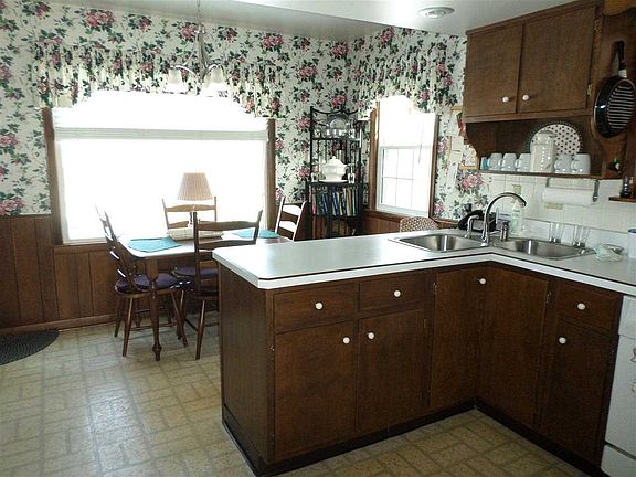 4th image of 2148 10th Street Pl