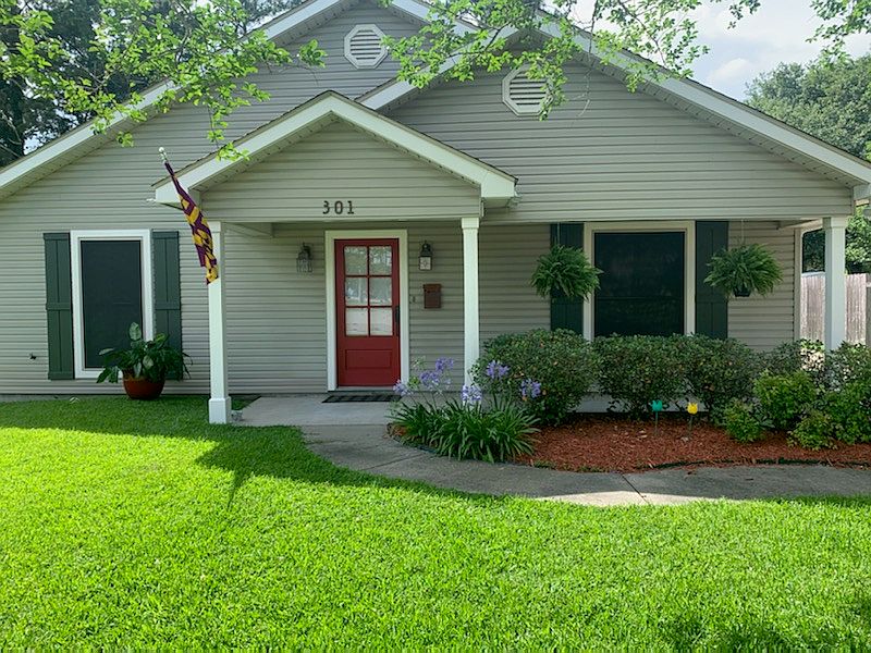 1st image of 301 Dahlia St
