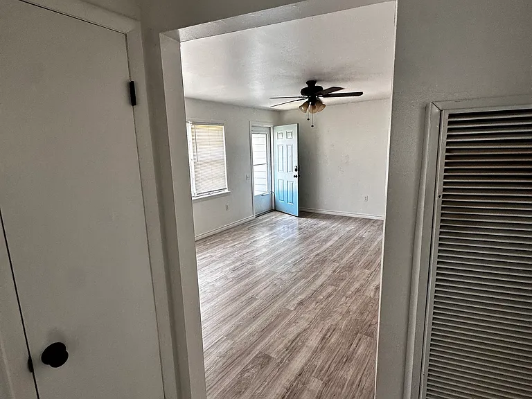 802 NW 4th St — Photo 7