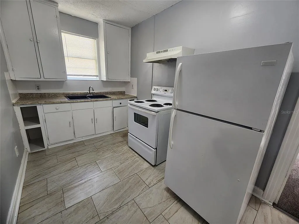 3 bed, 4.0 bath, 976 sqft, $1,199 — Photo 2