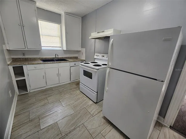 1512 W 31st St — Photo 2