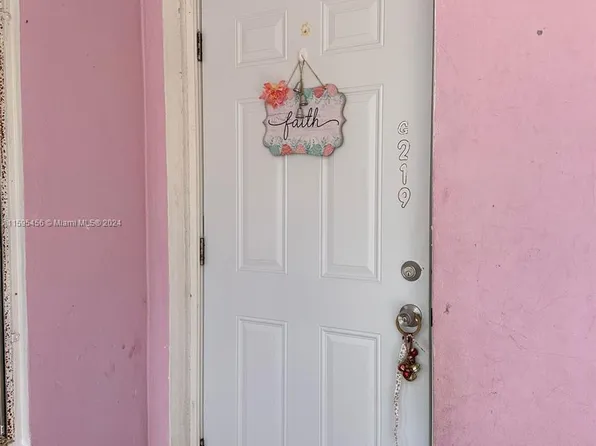 7520 SW 82nd St APT G219, Miami, FL 33143