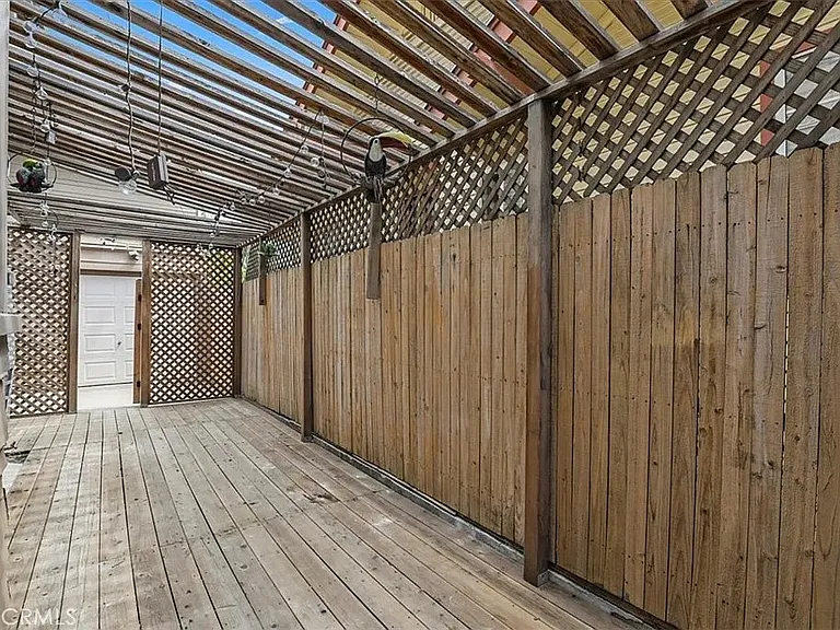 Private side yard