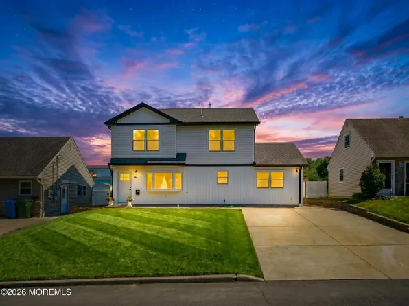 48 Kendall Drive NE, Parlin, NJ 08859