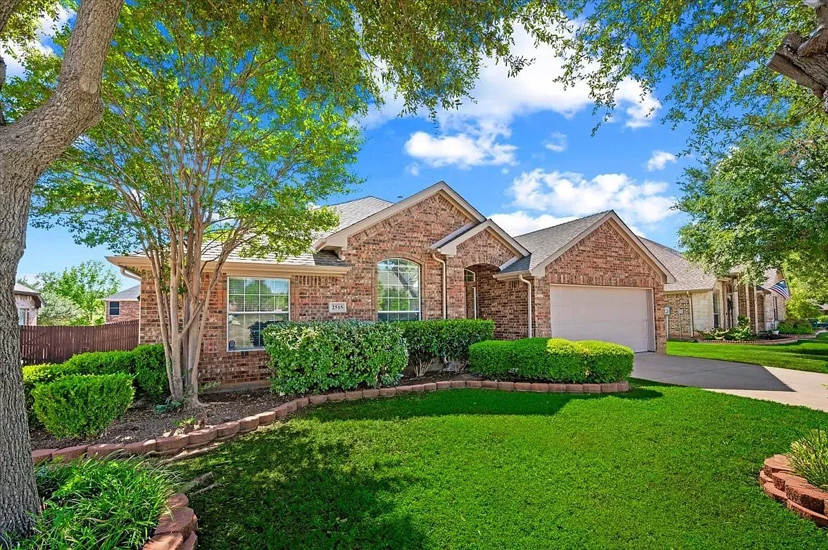 4 bed, 2341 sqft, $2,850 — Photo 3