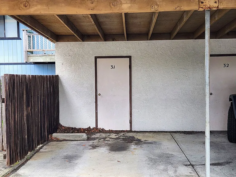 2255 Arbutus St — Photo 11