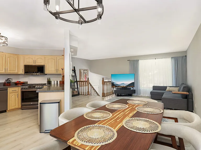 9523 Parkside Trl N — Photo 4