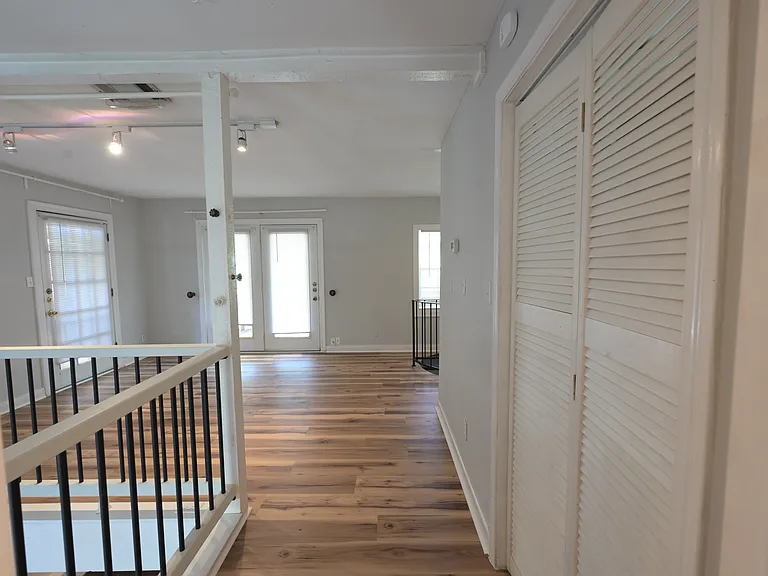 1603 Courtland Ln — Photo 11