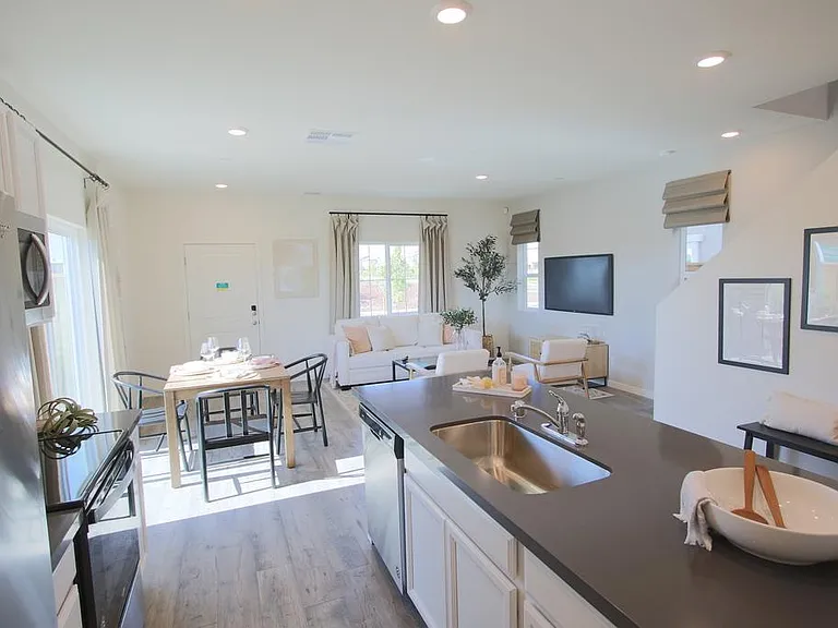 5129 Cumberland Dr — Photo 2