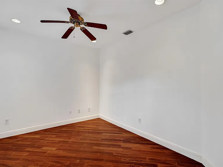 10902 Tamoron Ln — Photo 22