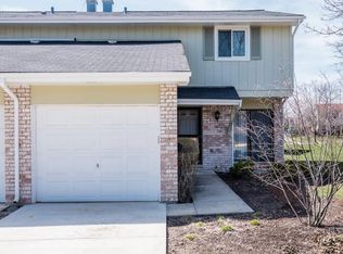 853 Heatherbrook Ct, Wheaton, IL 60189