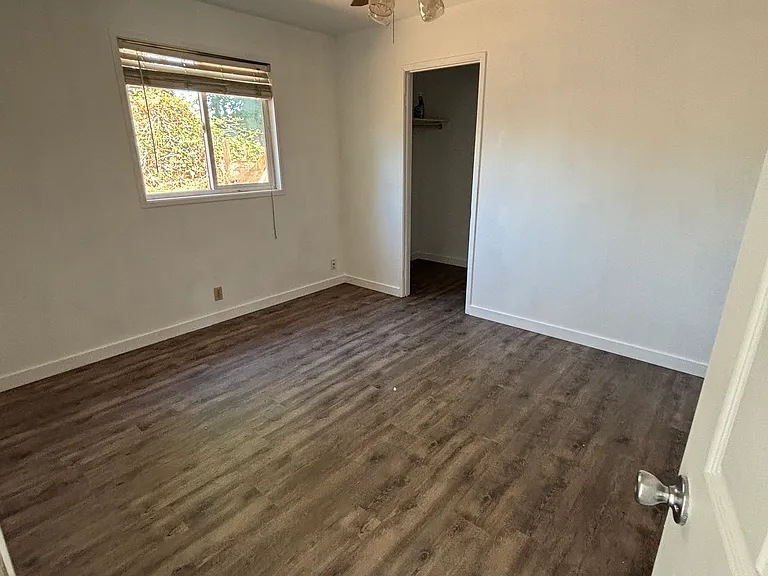 2360 Redwood Ave — Photo 7