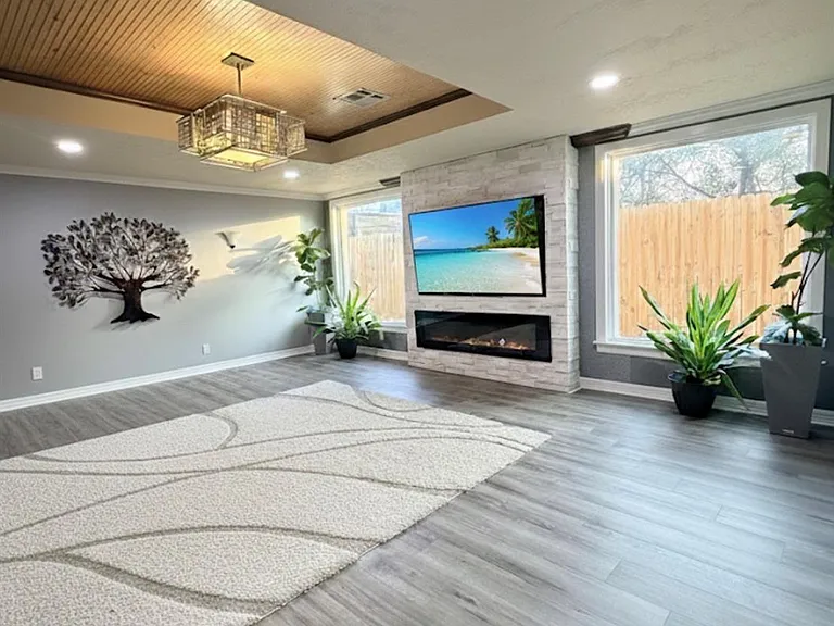 9770 Tappenbeck Dr — Photo 2