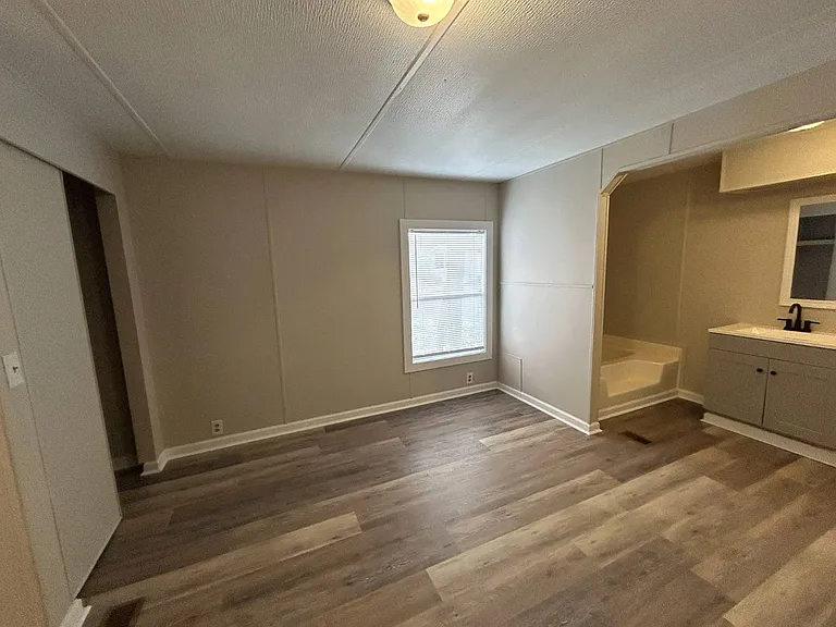 97 White Oak Vlg — Photo 12