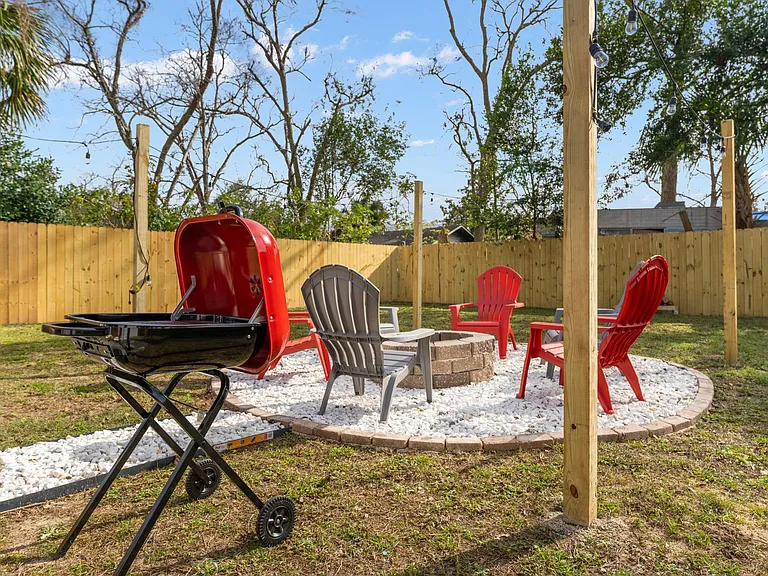 2815 W Lloyd St — Photo 37