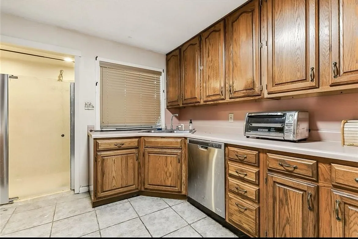 4 bed, 1927 sqft, $1,900 — Photo 3