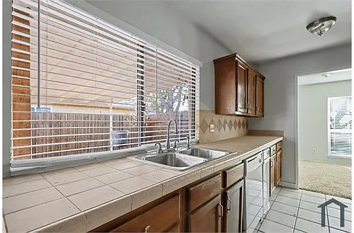 921 Middle Cove Dr Photo 1