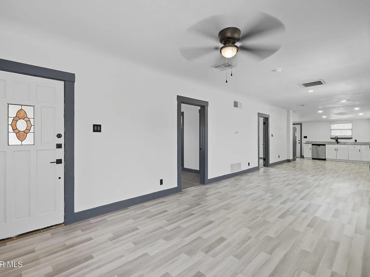 2 bed, 1.0 bath, 985 sqft, $1,350 — Photo 2