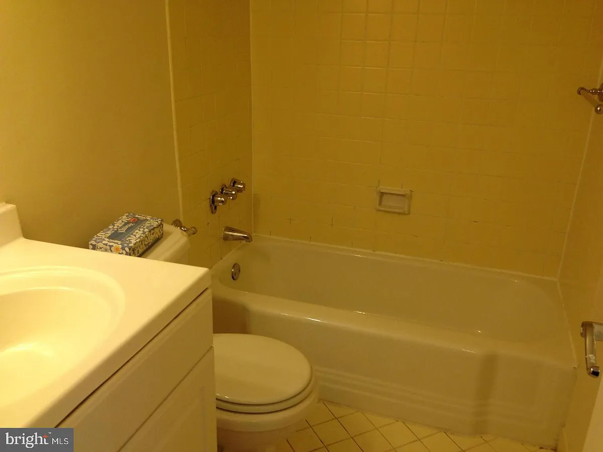 Building Photo - 522 21st St NW #307