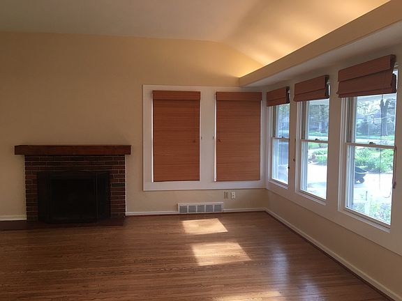 2nd image of 718 N Woodlawn Ave