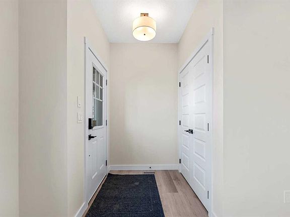 3rd image of 734 S Bayview Hl SW
