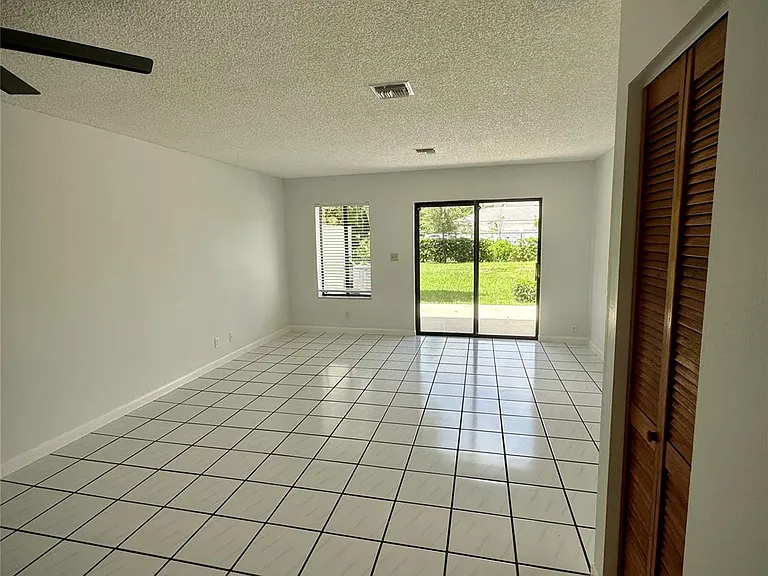 8807 NW 35th St — Photo 3