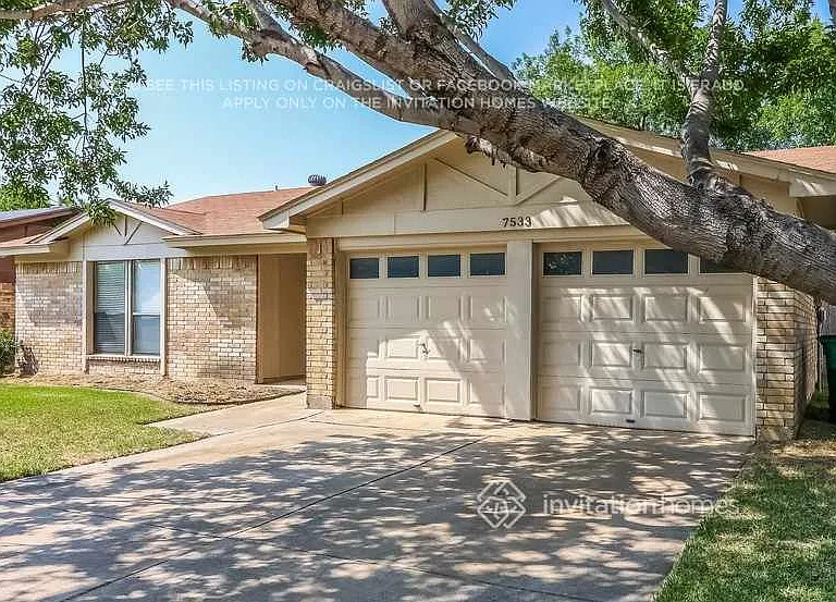 7533 Clover Ln — Photo 2