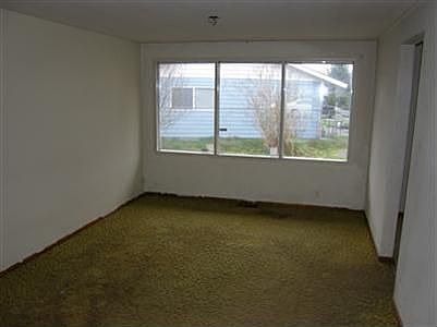 4th image of 531 10th Pl SE